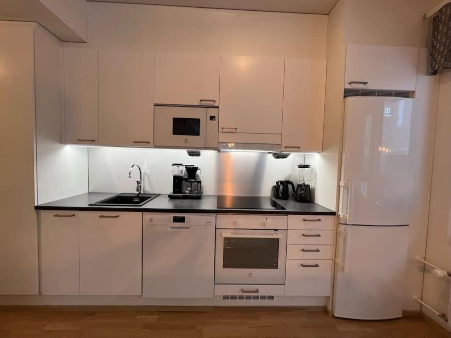Suite - King Size Bed - Gym&Wifi - Indoor Parking Рованиеми Екстериор снимка