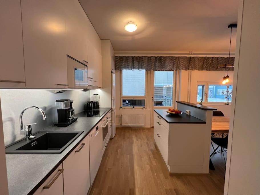 Suite - King Size Bed - Gym&Wifi - Indoor Parking Рованиеми Екстериор снимка